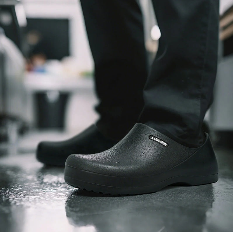 LARNMERN Sepatu Kitchen Chef Shoes Safety Shoes Anti Slip Ringan Slip On Waterproof Eva Rubber